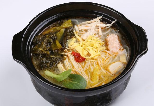 贵州卿先生餐饮服务:酸菜鸡和米线是神仙搭配,健康美味又开胃.